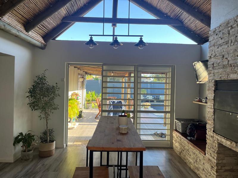 To Let 3 Bedroom Property for Rent in Uitzicht Western Cape